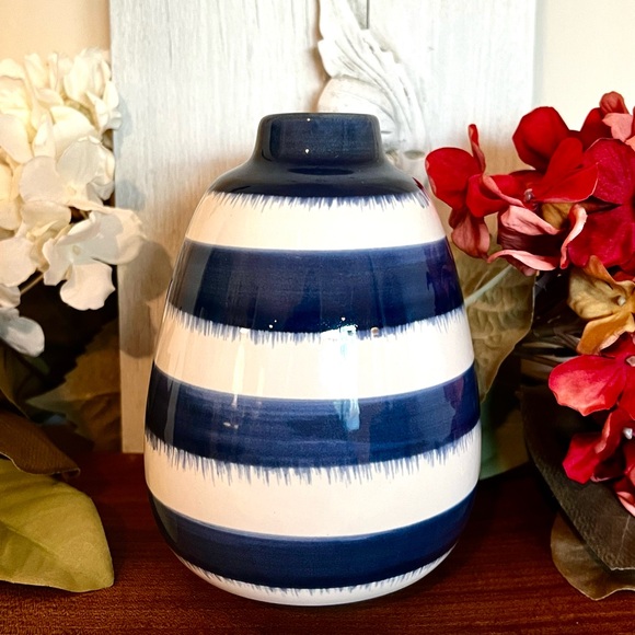 Threshold Studio McGee Coastal Stoneware Bud Vase, 6.5” - Picture 1 of 3